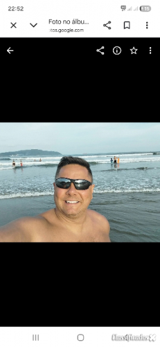 Casais e mulheres.